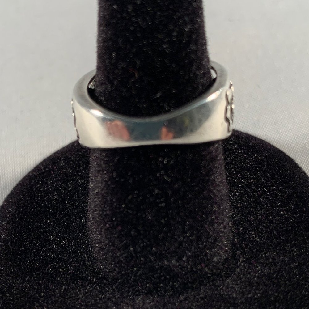 .925 Sterling Women's size 4 Floral Motif Ring - Picture 2 of 7
